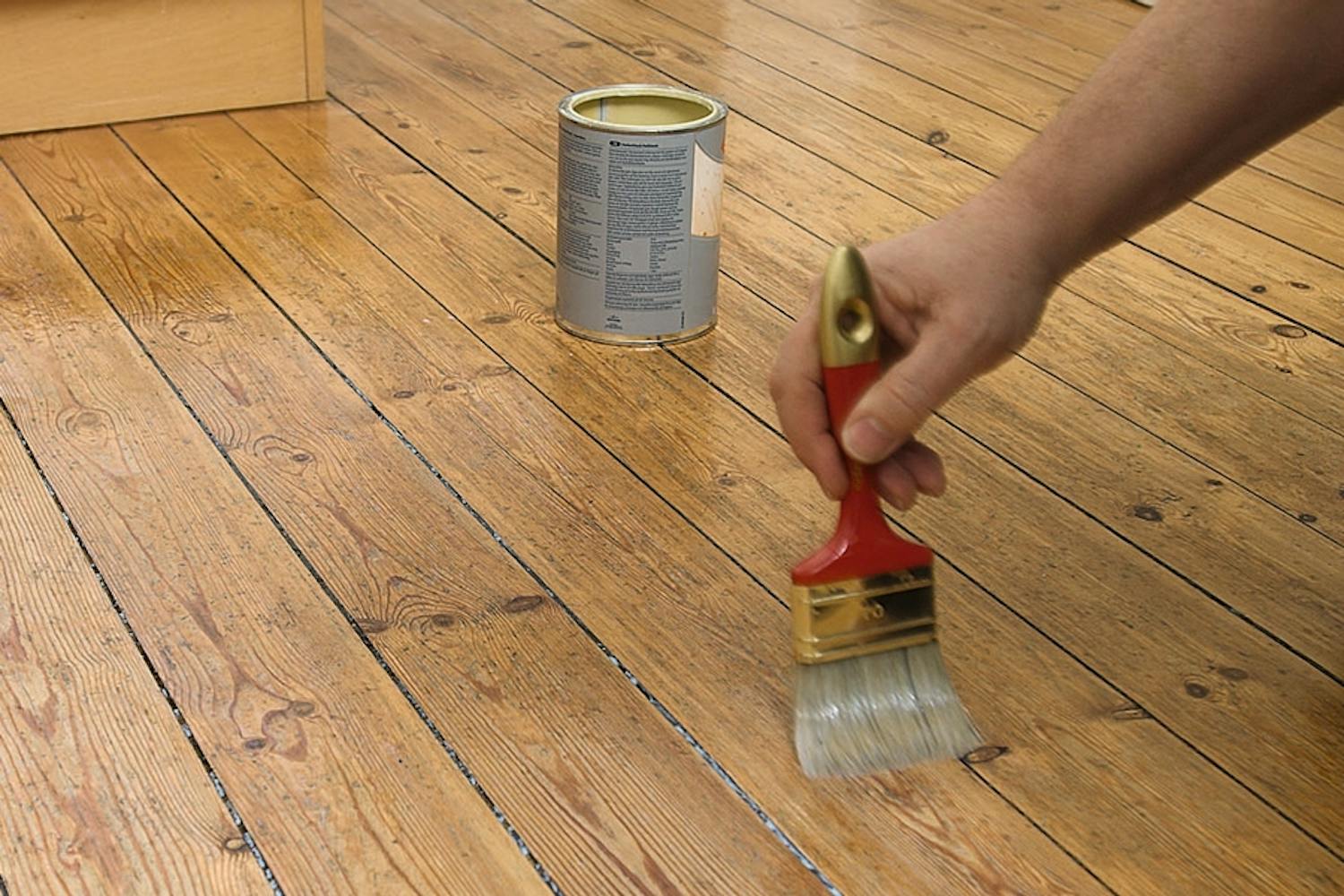 Et nylakeret gulv er smukt og holder i mange år. Og så er det væsentligt billigere end et nyt gulv. Et nylakeret gulv er smukt og holder i mange år. Og så er det væsentligt billigere end et nyt gulv.